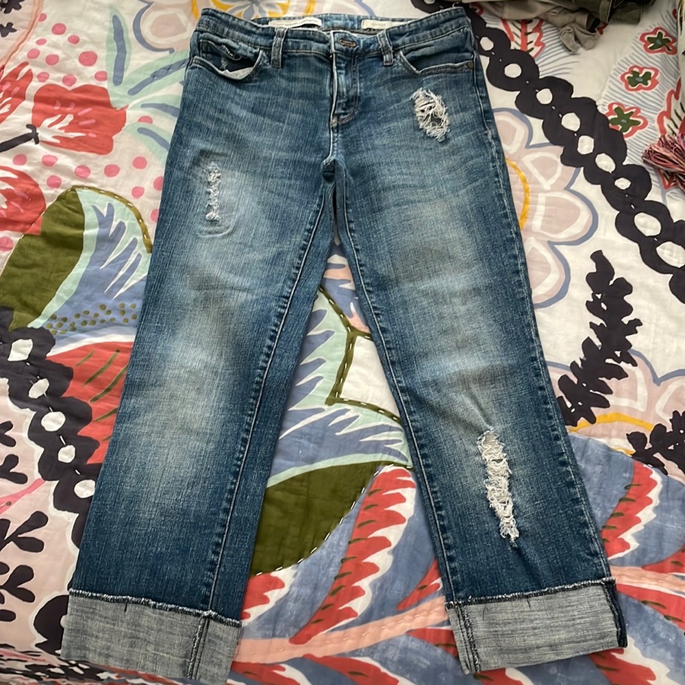 Pilcro Anthropologie distressed cropped denim in “hyphen” style. Size 25.
